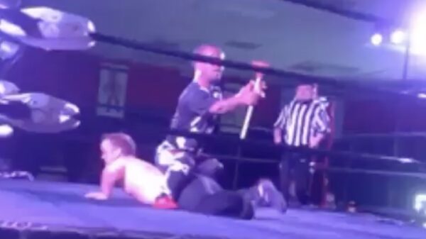 Deze mini-loodgieter weet precies wat het publiek wil