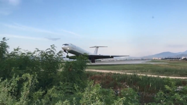 Passagiersvliegtuig weet op het allerlaatste moment op te stijgen bij luchthaven in Servië