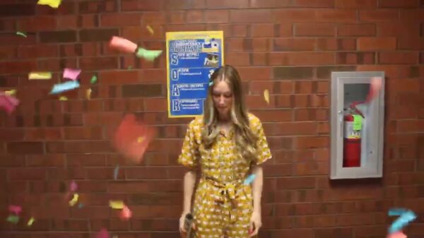 Dit confettikanon heeft blijkbaar iets teveel kracht