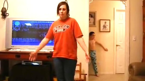 Web classic: als je je best staat te doen maar je broertje de show steelt