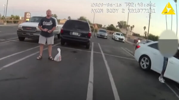 Dronken messentrekker wordt na tig keer waarschuwen door agente neergeschoten