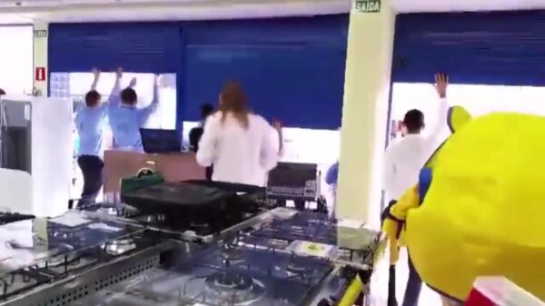 De grote opening van de winkel verliep niet al te voorspoedig