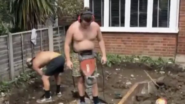 Professionele trilplaat is hard aan het werk