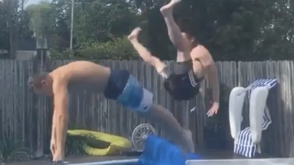 Daarom doe je nooit een duosprong op een duikplank