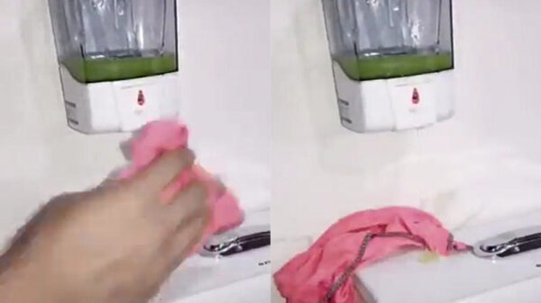 Note to self: nooit de badkamer schoonmaken met een ochtendhumeur