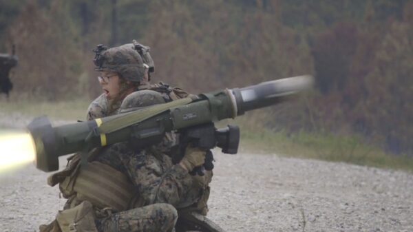 De Javelin antitankraket afvuren ziet er f*cking vet uit