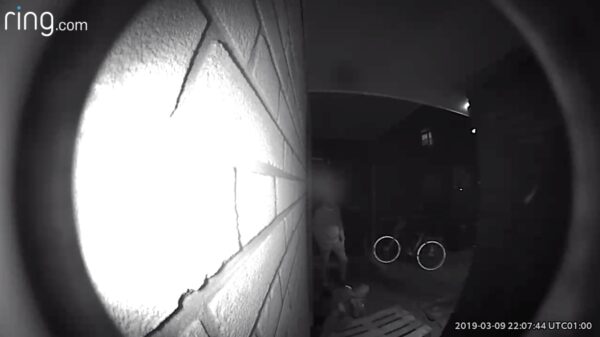 Buurman gaat gestrekt tijdens supergezellig buurtfeest