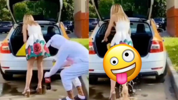 Zou zijn vriendin ook zo kunnen lachen om dit kinderachtige grapje?