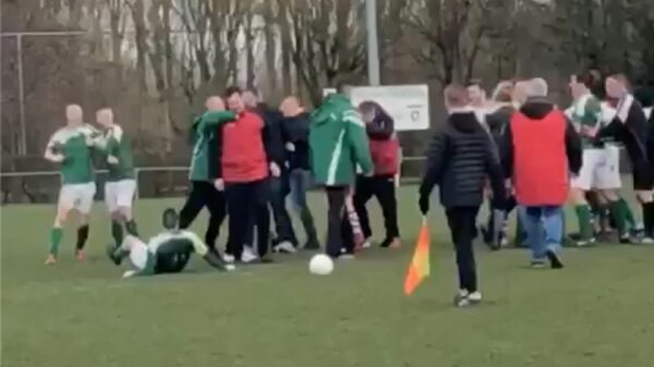 Het was weer ouderwets klappen uitdelen in de kelderklasse