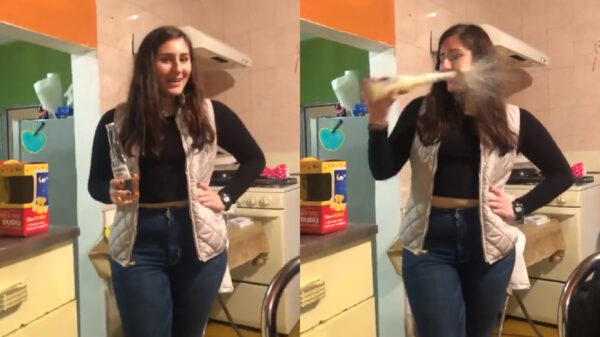 Vlogchick doet stoer en drinkt haar allereerste Corona