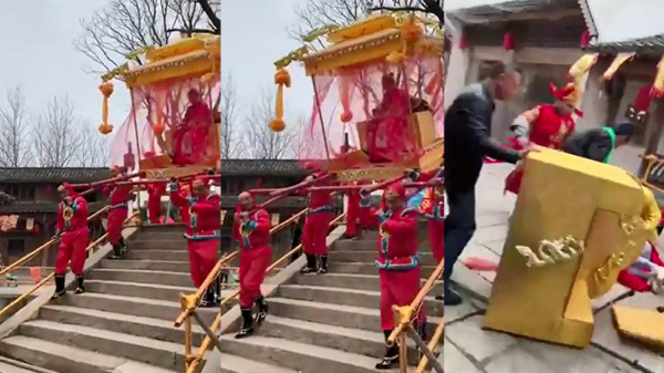 Chinese keizerin wordt ietwat onhandig van de trap gedragen