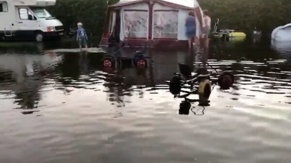 Video: Noodweer in Lunteren sloopt camping