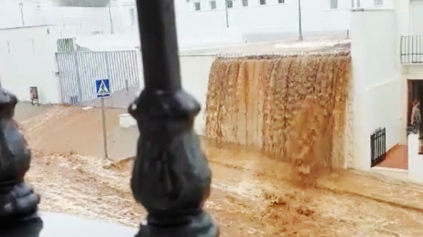 Muur klapt in elkaar na extreme wateroverlast in de Spaanse gemeente Estepa