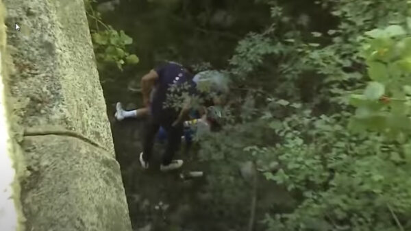 Remco Evenepoel duikt ravijn in tijdens Ronde van Lombardije