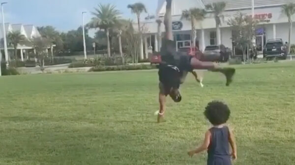 Zoontje is een ster in het nadoen van zijn vader