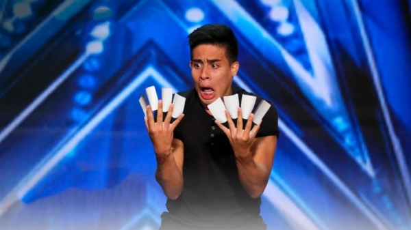 Jury van America's Got Talent behoorlijk onder de indruk van Winstons kaarttruc