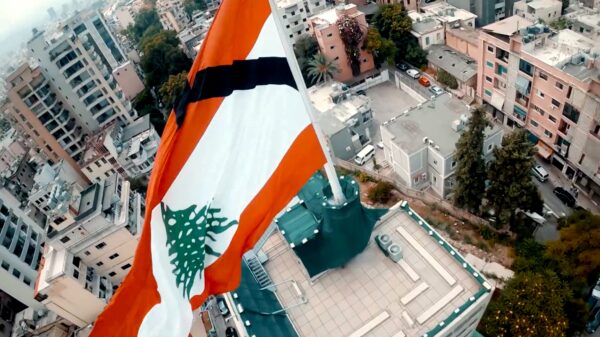 Indrukwekkende dronebeelden van de compleet verwoest haven in Beiroet