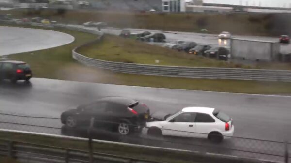 Gepimpte Ford en Honda rammen elkaar tijdens Automaxx Streetpower