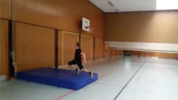 Per ongeluk express struikelen resulteert in een headshot