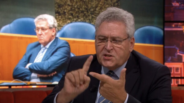 Henk Krol pislink tijdens eerste uitzending van Jinek: "Je luistert niet!"