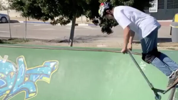 Dappere stuntstepper maakt de perfecte faceplant