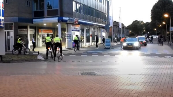 Ook onrustig in Amersfoort: jongeren steken vuurwerkjes af bij tankstation