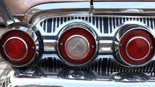 Het belang van achter- en alarmlichten wordt nog eens pijnlijk duidelijk