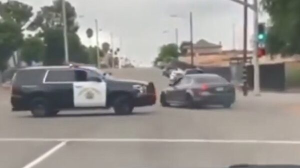 Driftkoning probeert á la Fast & Furious te ontsnappen aan de politie