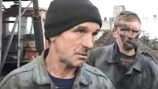 Web classic: bezopen Dimitri houdt oogje in het zeil tijdens interview