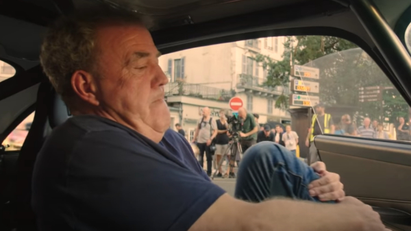 Jeremy Clarkson neemt het op tegen Vin Diesel in de ultieme straatrace
