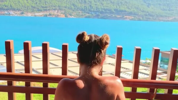 Nastya Nass laat ons weer ouderwets genieten van het uitzicht