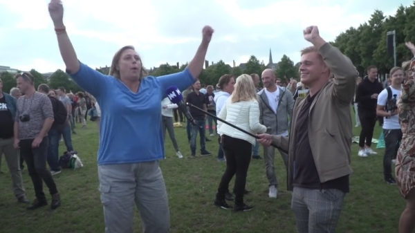 HA! Anti-lockdown demonstratie in Den Haag bleek gewoon een ordinair feestje