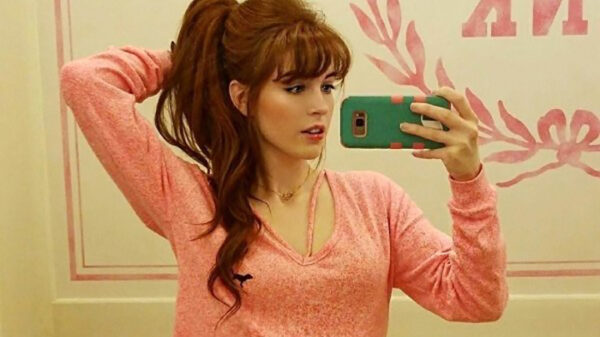 Spiegeltje spiegeltje aan de wand deze vrouwen zijn behoorlijk amusant (37)