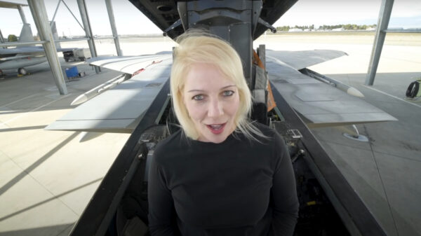 Straaljagerpilote legt uit waar al die knopjes in een F-15 voor zijn