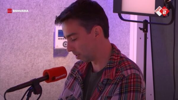 Stand-upcomedian Stefan Pop deelt zijn frustraties in column bij Zomerspijkers