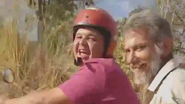 Even een wheelie maken met opa achterop