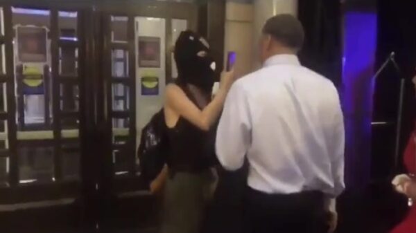 Bezoekers republikeinse conventie worden lastig gevallen door sneeuwvlokjes