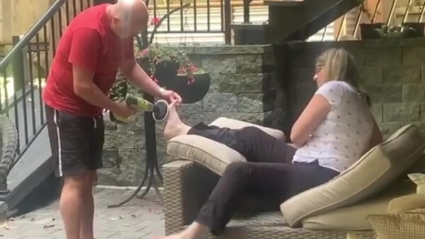 Als de eksterogen van je vrouw zo erg zijn dat je de powertools moet pakken