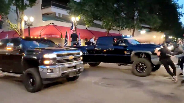 Rednecks met paintballguns en pepperspray komen zelf de orde herstellen in Portland