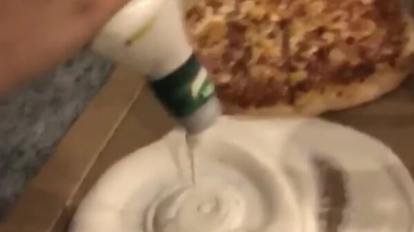 Ja, doe er maar een heel klein beetje saus bij