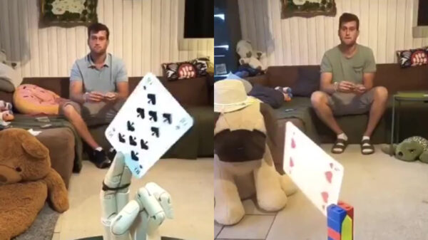 Zo, die is goed met het gooien van speelkaarten