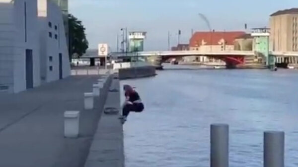 Parkourkunstje gaat bijna goed