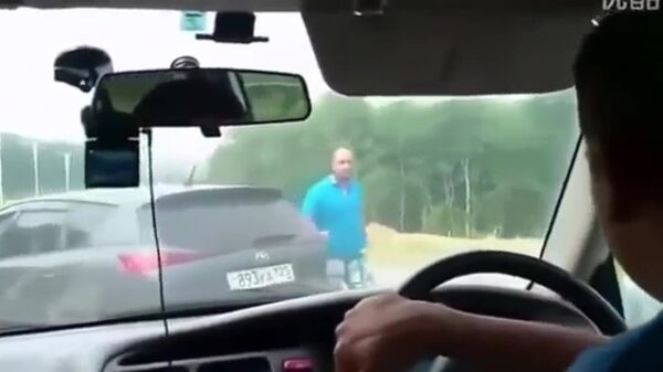 Agressieve verkeershufter leert de kracht van een huisvader kennen