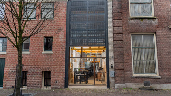 Deze loft is uitermate geschikt voor de diehard liefhebber van extreem industriële huizen