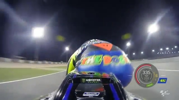 Gruwelijke onboard van Rossi die met 335 over het circuit van Qatar jaagt