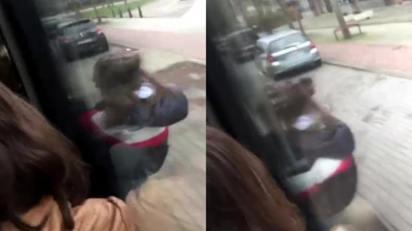 Belgisch meisje zit klem tussen deur van lijnbus en wordt meegesleurd