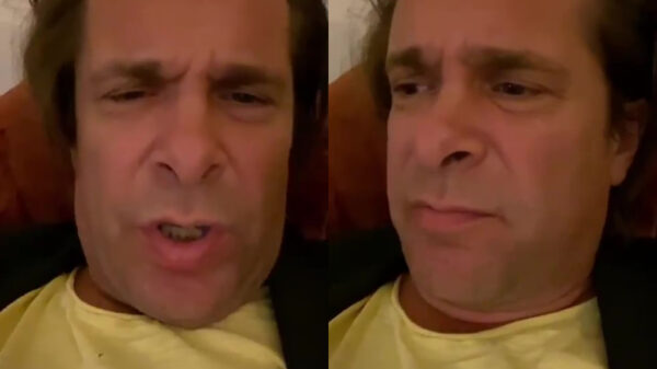 Hans Teeuwen laat zien hoe Grapperhaus echt zijn excuses aan had moeten bieden