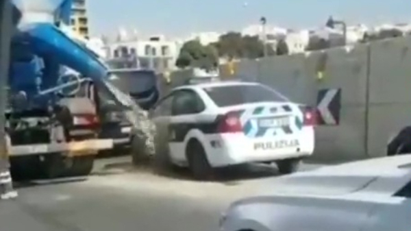 De Maltese politie komt ook even poolshoogte nemen
