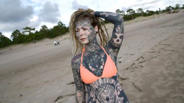 Bizar: Aleksandra heeft 99% van haar lichaam bedekt met inkt