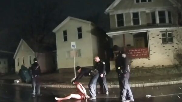 Video vrijgegeven van Daniel Prude 'die overlijdt na verstikking door spuugmasker'